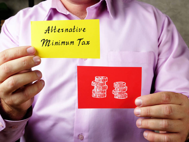 Inscription de l'impôt minimum alternatif sur la feuille - Photo, image