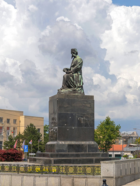 Belgrade, Serbia - June 17, 2018: Monument Vuk Karadzic Serbian Philologist and Linguist in Belgrade, Serbia. - Foto, imagen