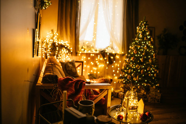 new year cozy home interior with christmas tree and garlands - Foto, imagen