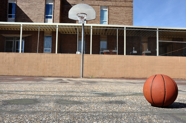 Cancha de baloncesto al aire libre
 - Foto, Imagen