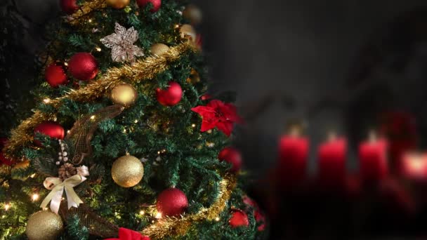 クリスマスツリーは輝く金、赤、宗教を飾りました - 映像、動画