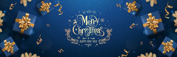 クリスマスギフトボックス、黄金のモミの枝、リボン、装飾、コンフェッティ、ボケと濃い青の背景に金メリークリスマスと新年のテキスト。Xmasカード。ベクトル休日の現実的なバナー - ベクター画像