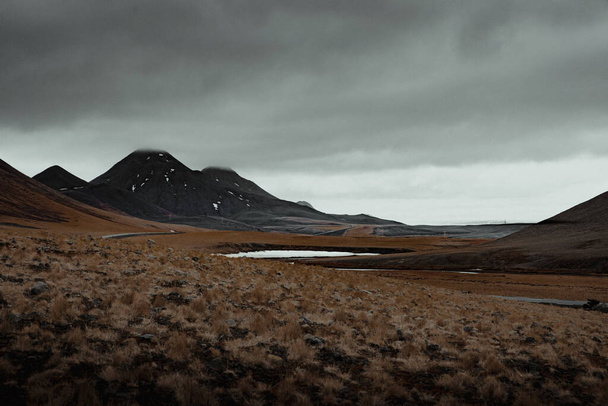 Jelenetek kergetése az izlandi táj körül. - Fotó, kép