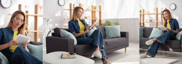 若いですブロンド女性のコラージュ眼鏡でデジタルタブレットを使用しながら、自宅でソファに座って、バナー - 写真・画像