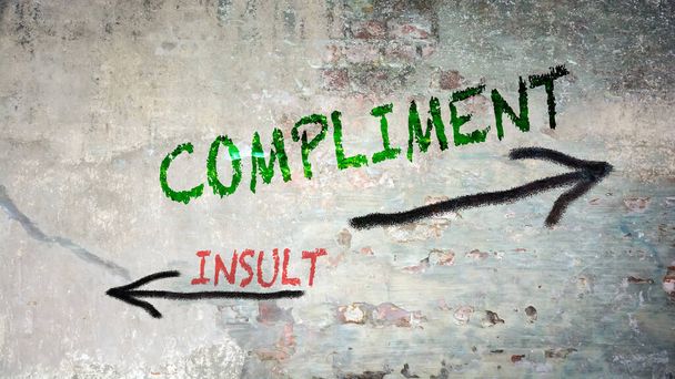 Straat teken de richting manier om te complimenteren versus belediging - Foto, afbeelding