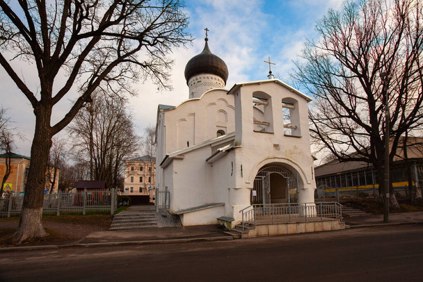Chiesa di San Giorgio da vzvoz a Pskov (Russia)) - Foto, immagini