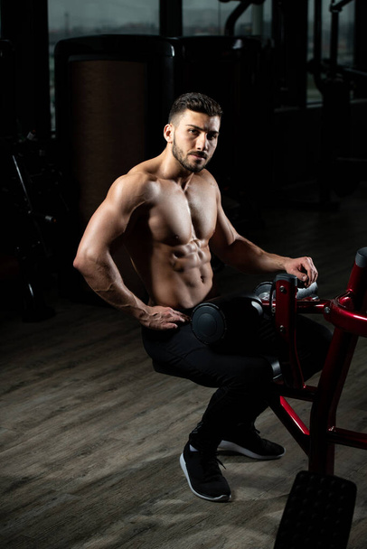 Handsome Good Looking And Attractive Young Man With Muscular Body Relaxing In Gym - Foto, afbeelding