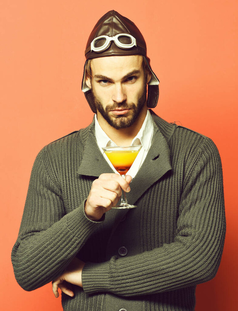 bearded pilot with cocktail in glass - 写真・画像