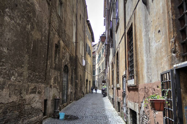 Una pintoresca calle en Roma, Italia, arquitectura - Foto, imagen