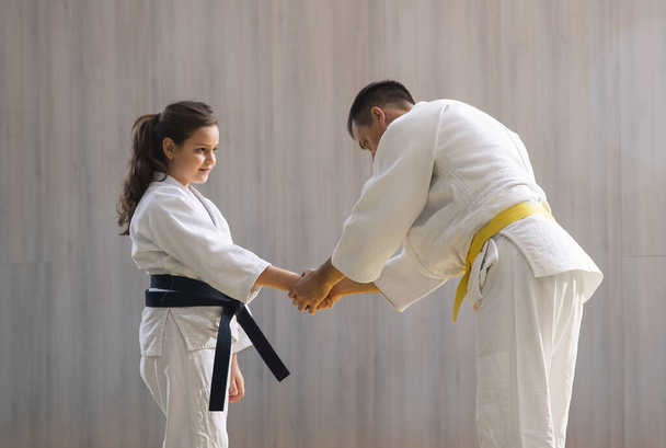 salutations après la formation de judo - Photo, image