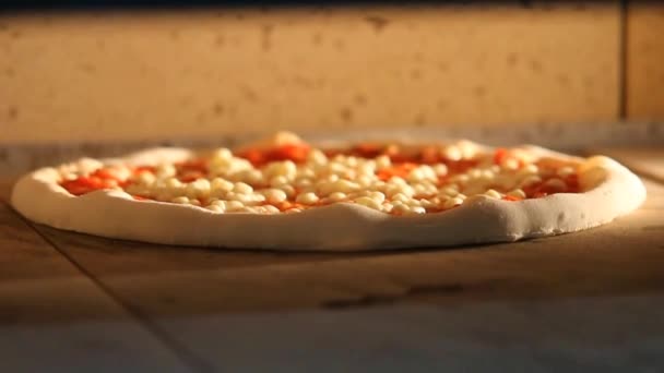 pizza uuni ruoka italialainen ruoanlaitto ravintola tulipalo kuuma margherita video - Materiaali, video