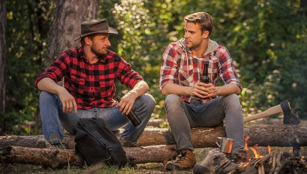 share thoughts. picnic in tourism camp. happy men brothers. friends relaxing in park together. drink beer at picnic. campfire life story. spend free time together. family camping. hiking adventure - Foto, imagen