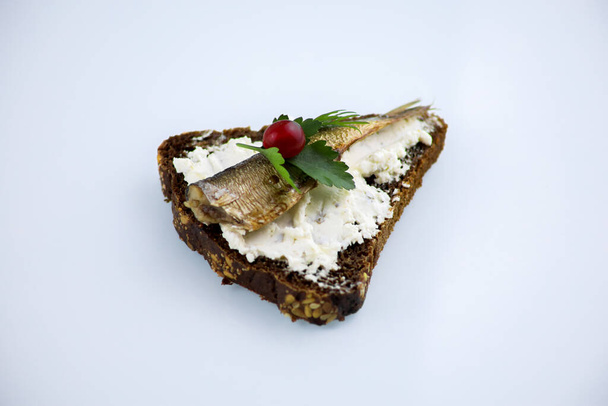 szendvicsek spratt fehér alapon - Fotó, kép