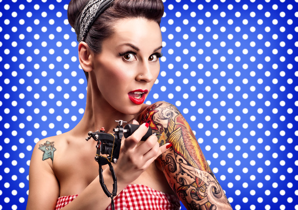pin-up κορίτσι με το τατουάζ - Φωτογραφία, εικόνα