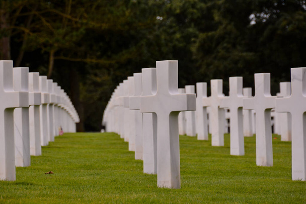 Normandiya 'daki Fransız Amerikan Mezarlığının Fotoğrafı - Fotoğraf, Görsel