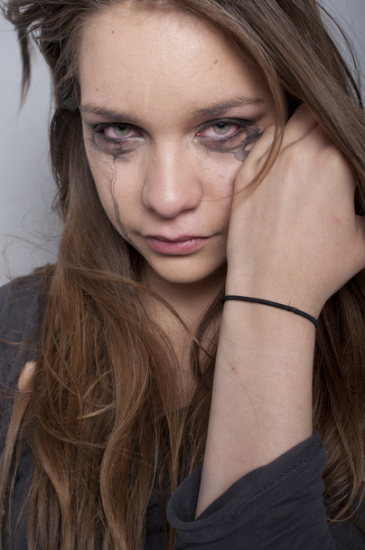 Jovem mulher chorando
 - Foto, Imagem