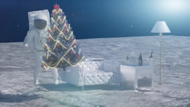 космонавт встречает Новый год и Рождество перед праздничной елкой - Кадры, видео