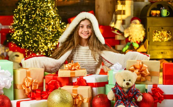 Jingle bells. Kid enjoy the holiday. winter holiday and vacation. kid with gift. free time and joy. kid in santa costume at christmas present. morning before Xmas. Cute little girl with gifts - Foto, afbeelding