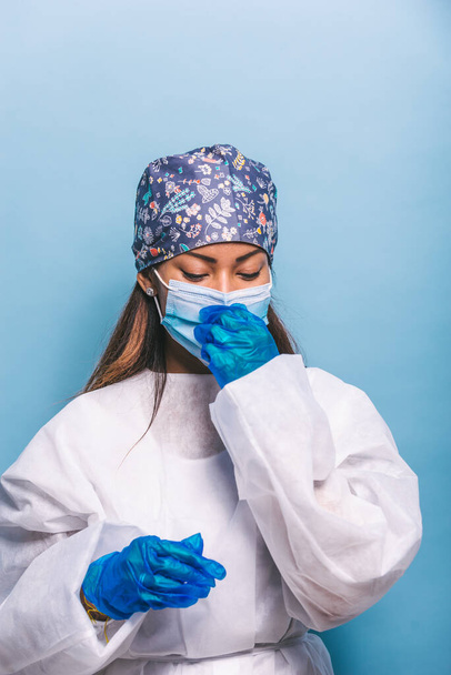 Doctor wearing protection suit and face mask for fighting Covid-19 ( Corona virus ) - Nurse portrait during coronavirus pandemic quarantine, concepts about healthcare and medical - Φωτογραφία, εικόνα