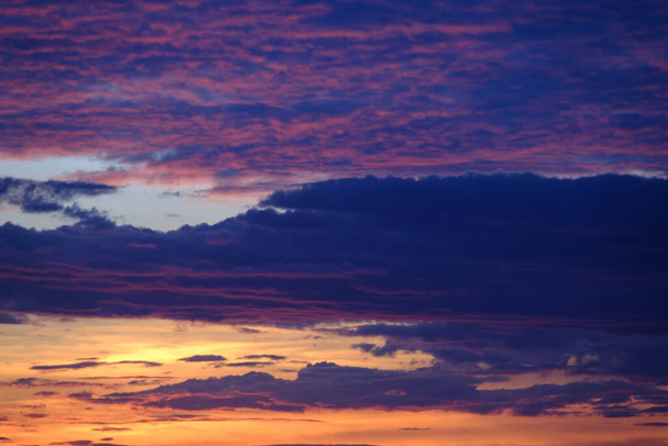 táj ég naplemente, gyönyörű nyár természet napfelkelte kilátás napfény háttér - Fotó, kép