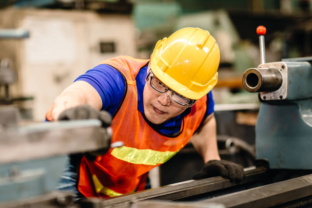 Asian worker work hard eyes focused on machine, people pay attention working in industrial plants. - Fotoğraf, Görsel