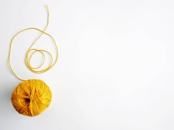 Yellow ball of threads isolated on a white background with copy space. The upper angle of view - Foto, Imagem