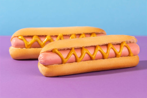 Close-up on fresh hotdogs with mustard zigzags - Foto, afbeelding
