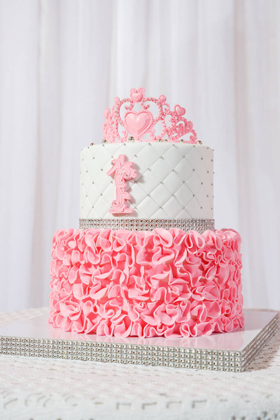 Sladký krásný dort a jiné sladkosti k narozeninám dítěte - Fotografie, Obrázek