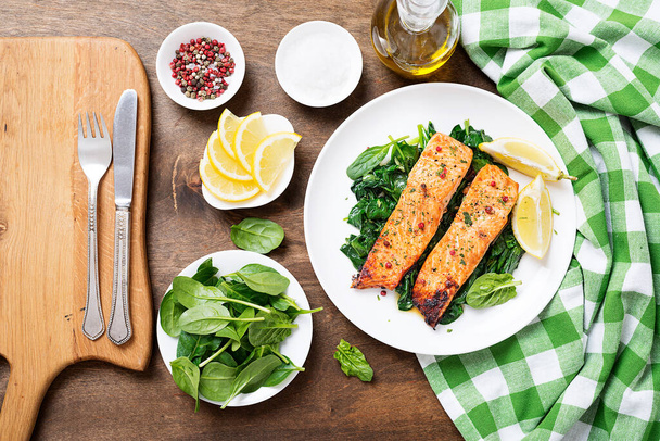 Salmon fillet with spinach . - Photo, Image