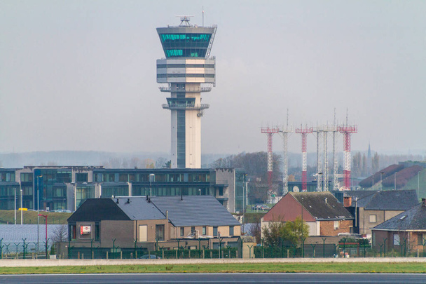 Europe, Zaventem airport control tower, Brussels Airport. Belgocontrol. Brussels Airport is the leading airport in Belgium (ahead of Charleroi Brussels South Airport) and the fourteenth European airport. - Foto, Imagem