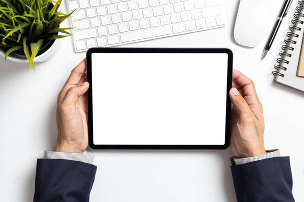 Mockup image tablet, businessman hand holding tablet pc with blank white screen - Foto, Imagen