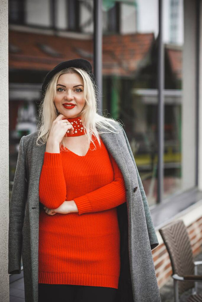 Woman at city, plus size blonde nice woman outdoor portrait. Pretty nice lady in fashionable warm outfit, lifestyle, shopping time, woman at walk - Fotó, kép