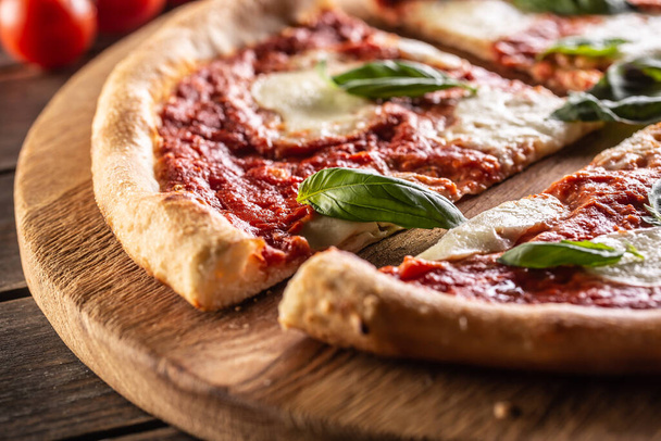 Pizza Napoletana - Napoli tomato sauce mozzarella and basil. - Foto, imagen
