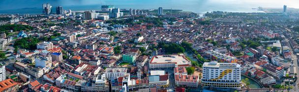 Antenni panoraamanäkymät Melaka horisonttiin kaupungin katolla, Malakka - Malesia - Valokuva, kuva