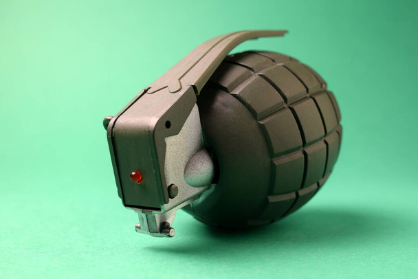 Gros plan sur la grenade à main jouet - Photo, image
