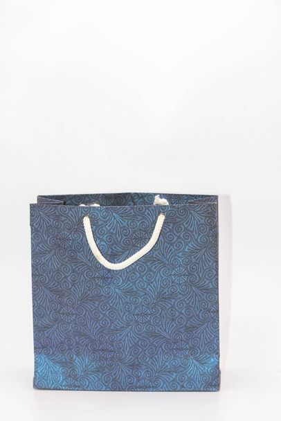 Un sac de transport en papier coloré fait main - Photo, image
