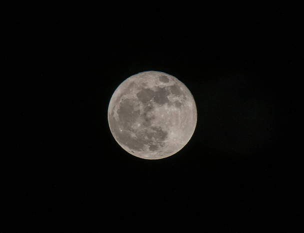 A fase da lua Gemendo Gibbous um dia após a Lua Cheia em 31 de janeiro de 2010 - Foto, Imagem