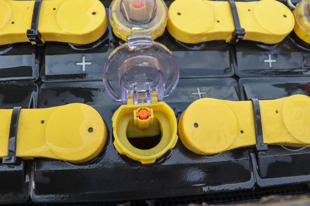 Электрический вилочный аккумулятор на заводе - Фото, изображение