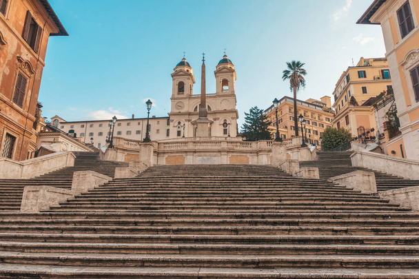 Escadas espanholas em Roma desabitada, uma das escadas mais famosas do mundo - Foto, Imagem