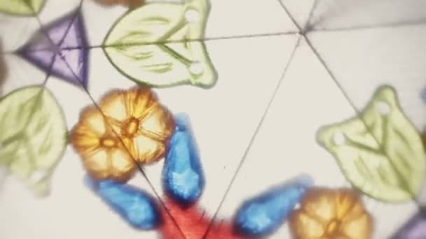 Soyut Simetrik Yıldızlar ve Şekiller Kaleydoskop. Soyut fraktal çiçek, soyut kaleydoskop arkaplan, mandala süsü - Video, Çekim