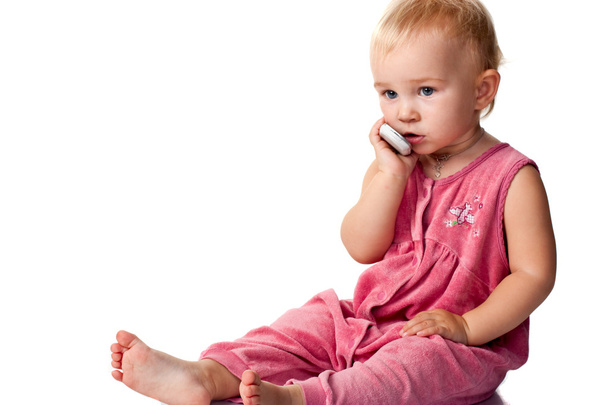 Bebê falando no celular
 - Foto, Imagem