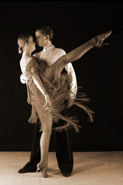 Latino dancers in ballroom - Zdjęcie, obraz