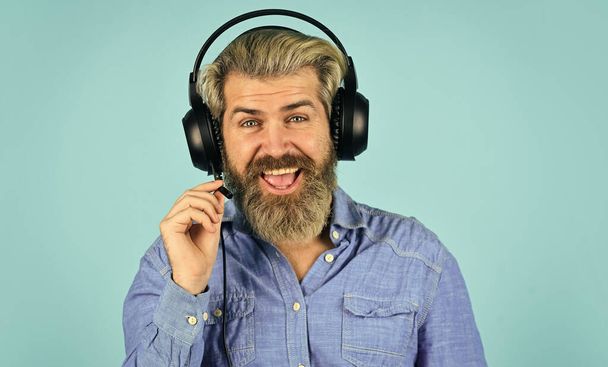 good smile. Music beat for energetic mood. his favorite song. enjoy excellent sound song in earphones. good mood playlist. Man with headset. bearded man hipster in headset. listen audio book - Valokuva, kuva