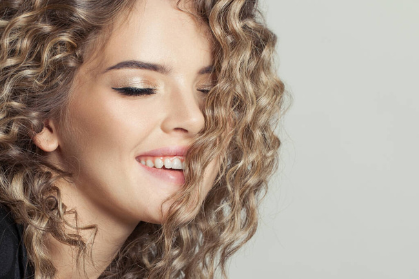 Happy woman with curly hairstyle on white background, close up portrait - Foto, Bild