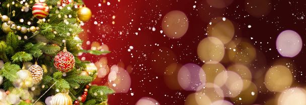 Primo piano di decorazioni albero di Natale, albero di Natale e decorazioni sfondo di Natale - Foto, immagini