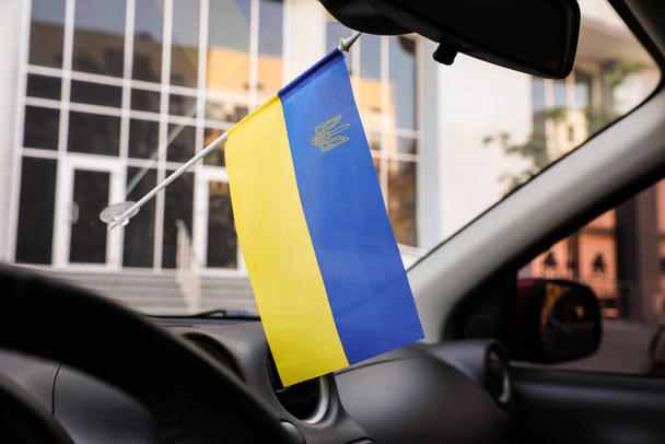 National flag of Ukraine on windshield inside car - Valokuva, kuva