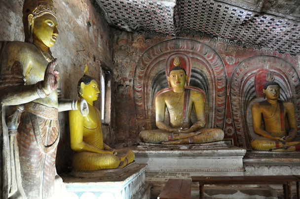 Buddha patsaat luola temppeli Dambulla Srystal Lanka
 - Valokuva, kuva