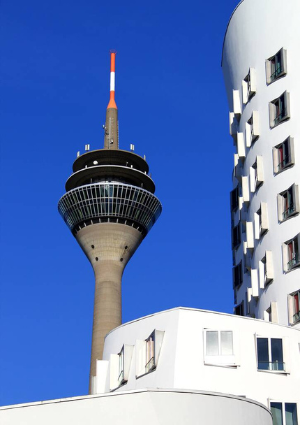 Berühmte Bauten am Medienhafen in Düsseldorf / Detail der Bebauung - Foto, Bild