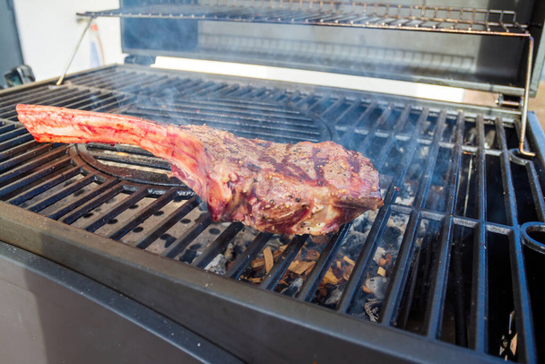 Barbecue Tomahawk Steak - Foto, afbeelding