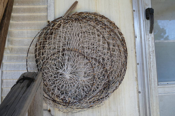 Redes de caranguejo pendurado na pesca de penas de parede - Foto, Imagem